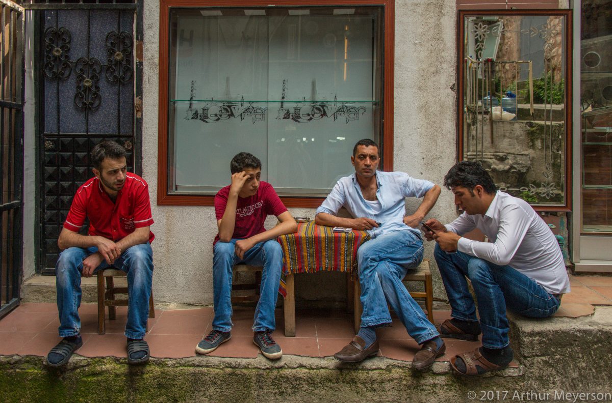 Sidewalk Conversation, Istanbul